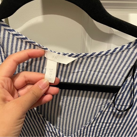 H&M striped top with ruching detail size 4 - Picture 3 of 4